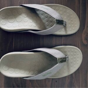 Vionic Tan Textured Sandals